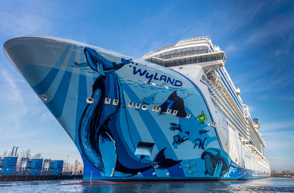 Watch as Norwegian Bliss is Waterborne for the First Time